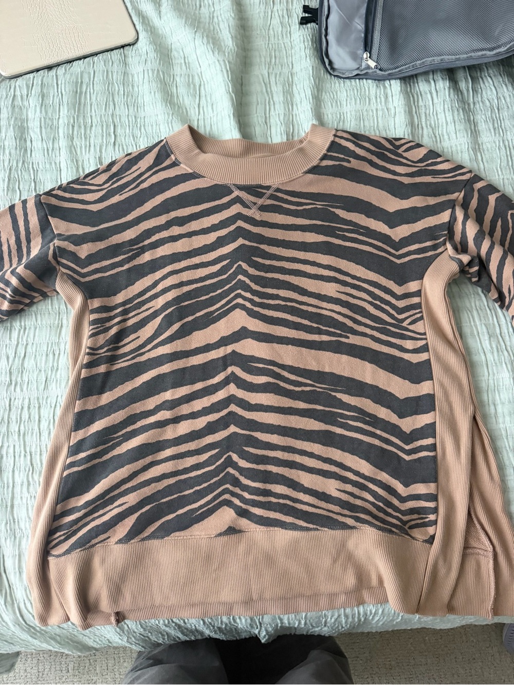 aerie Zebra-Print Pullover Sweatshirt in Taupe and Black size M